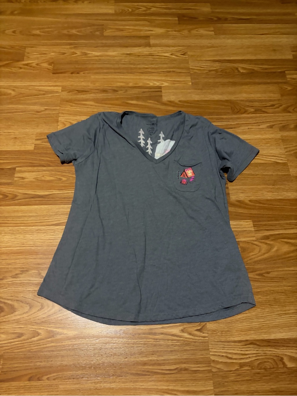 Natural Life V Neck Camping Tee Size XL